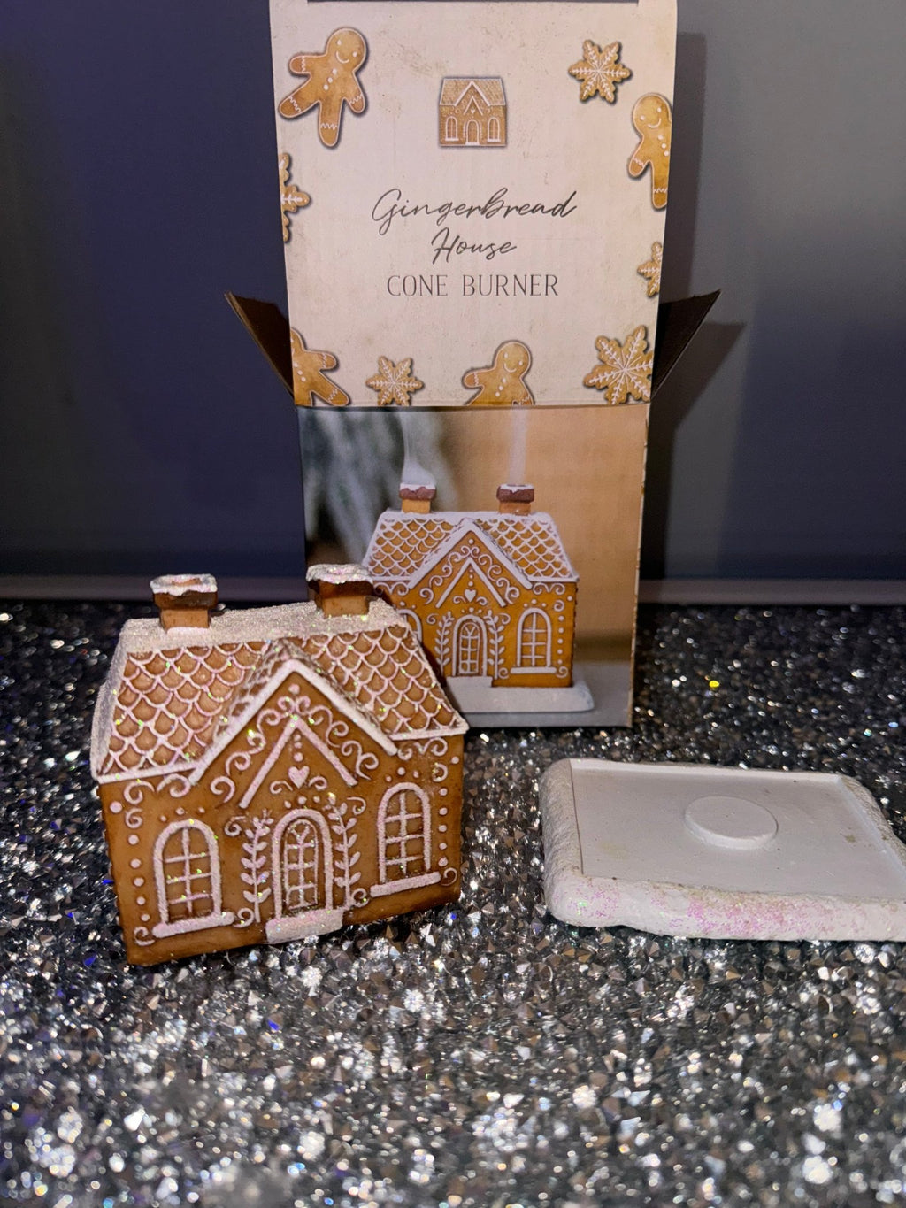 Christmas Gingerbread House Incense Cone Burner - Aura & Aroma