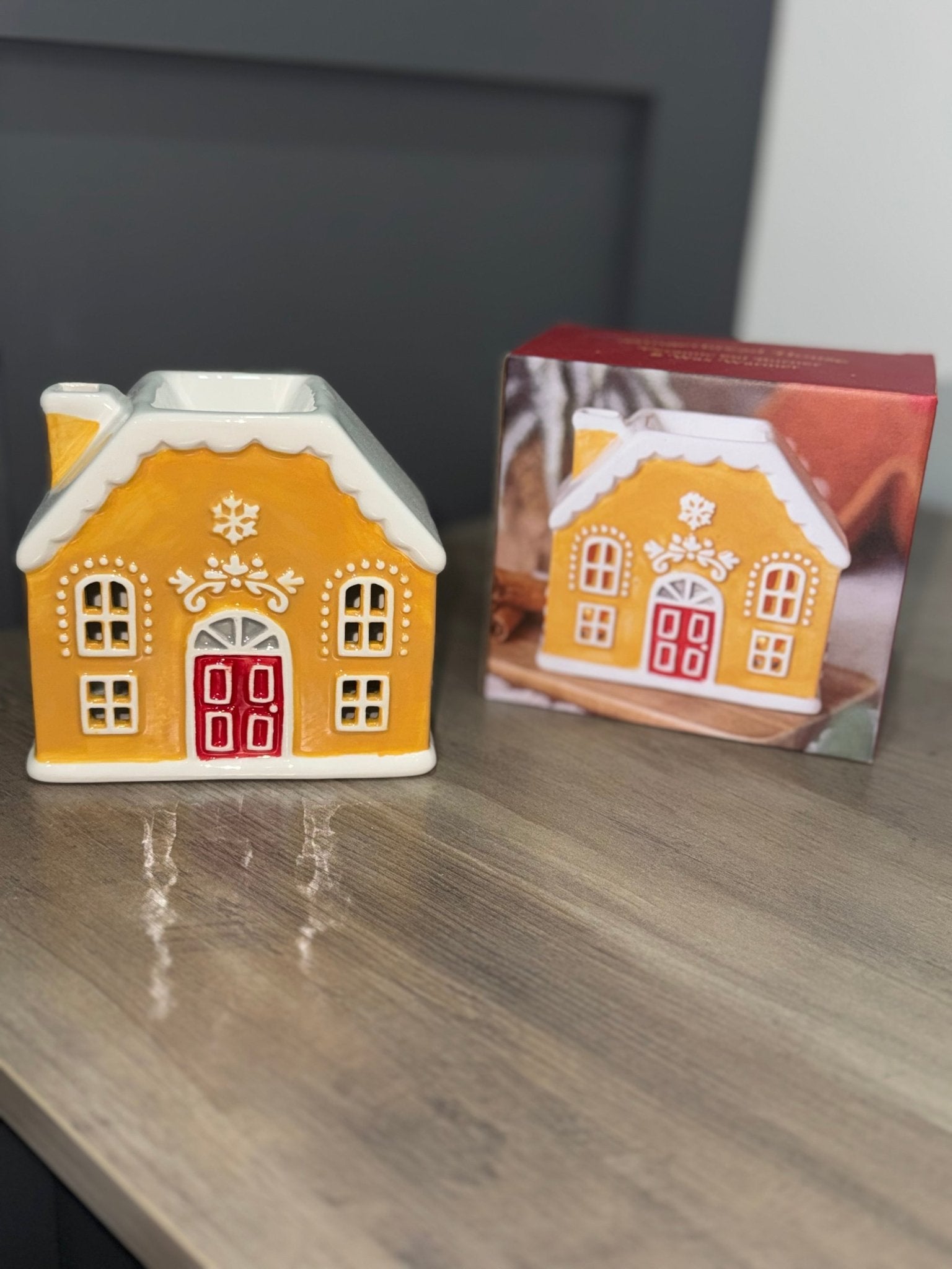 Gingerbread House Shaped Christmas Oil Burner and Wax Warmer - Aura & Aroma