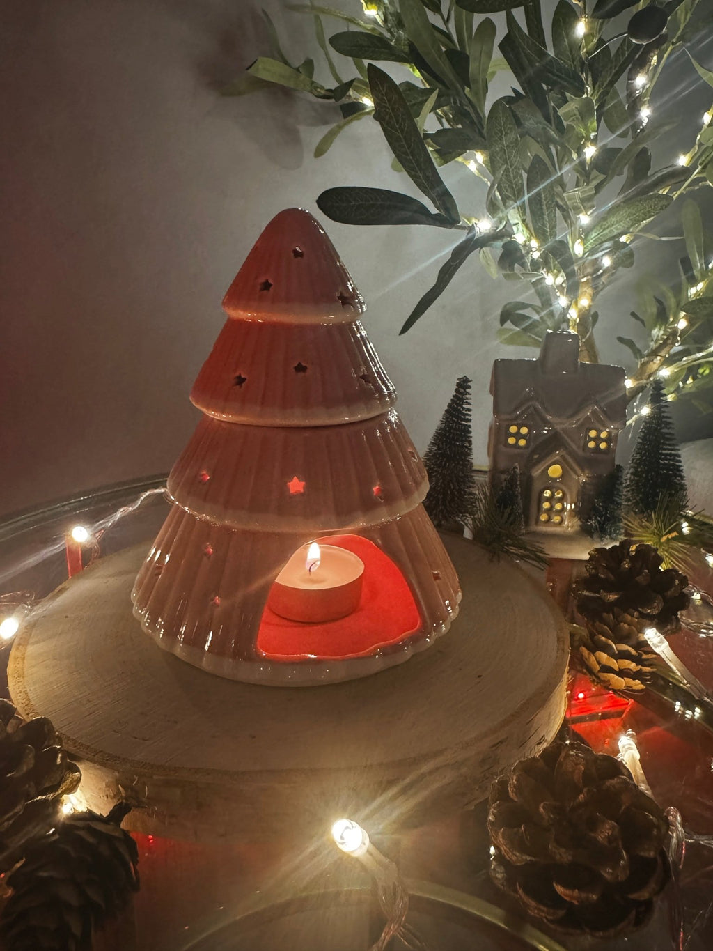 🌸 Pink Christmas Tree Ceramic Oil Burner 🎄✨ - Aura & Aroma
