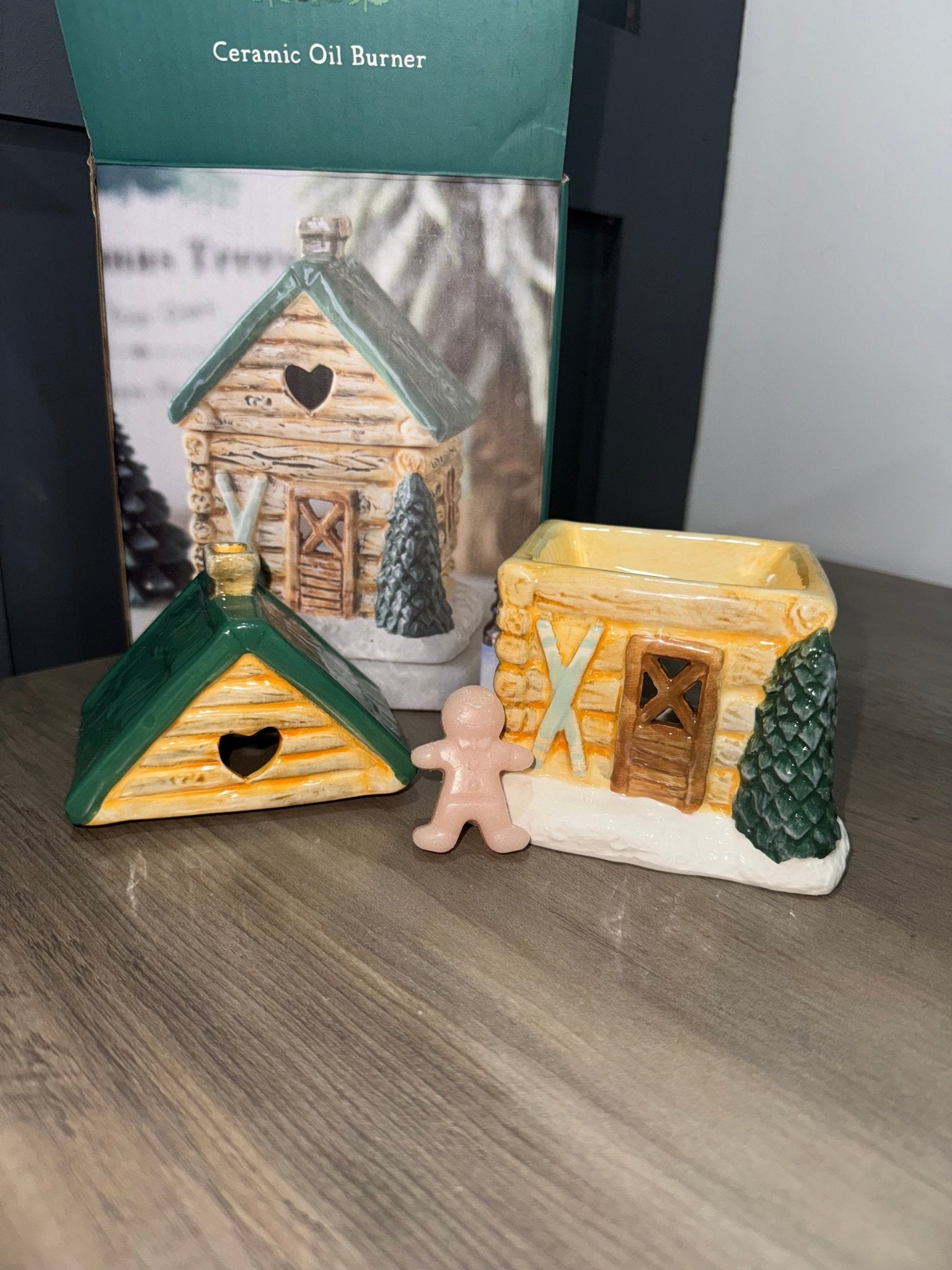 Winter Cabin Ski Chalet Oil Burner - Aura & Aroma