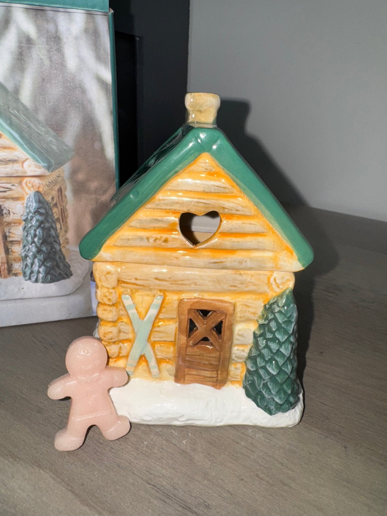Winter Cabin Ski Chalet Oil Burner - Aura & Aroma